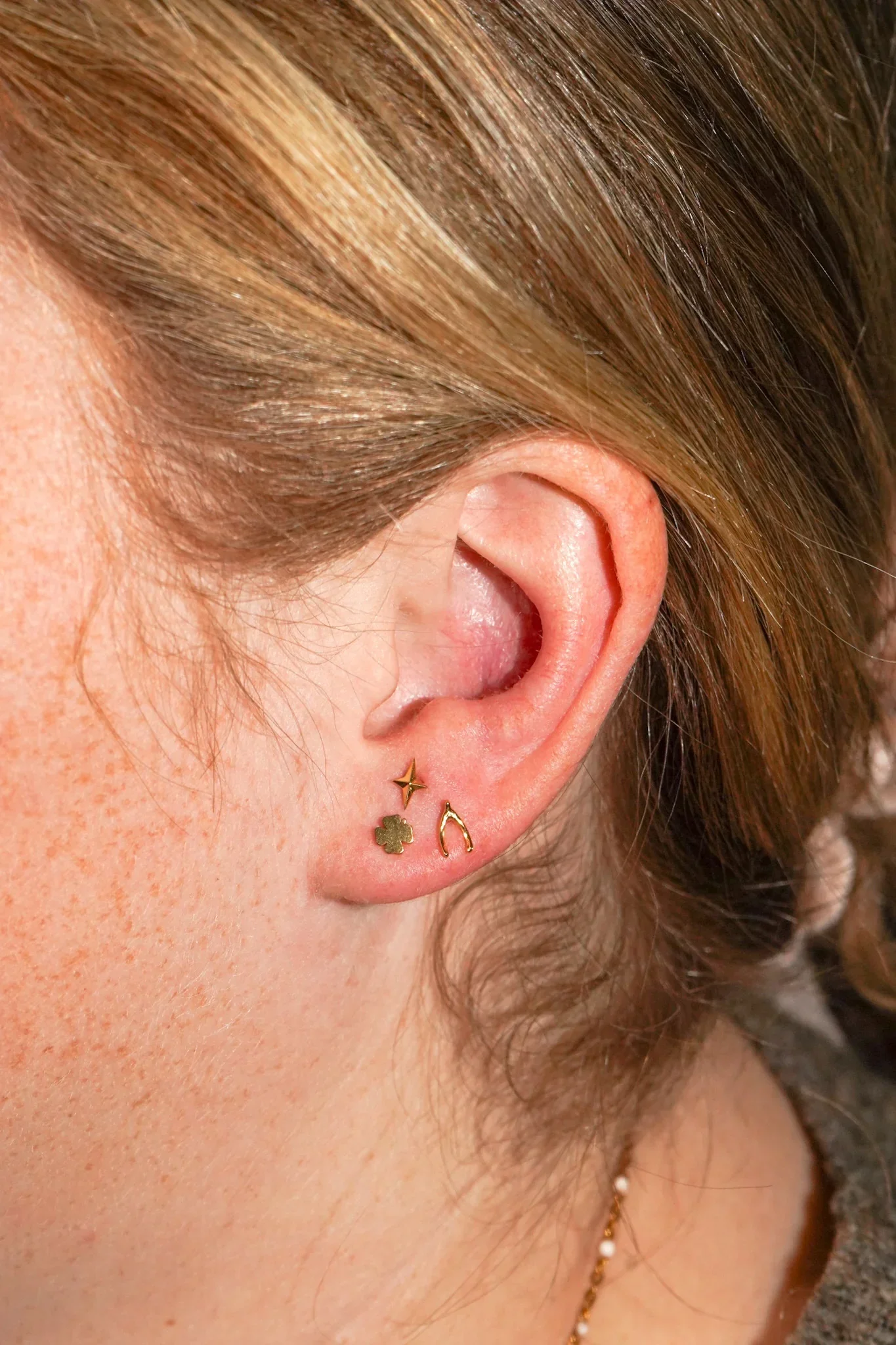 Clover Flat Back Stud - Image 3